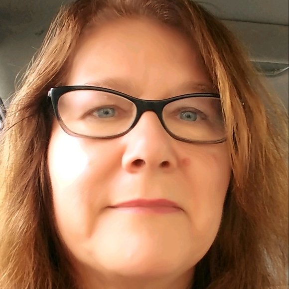 Meet your Posher, Karen - Picture 2 of 2